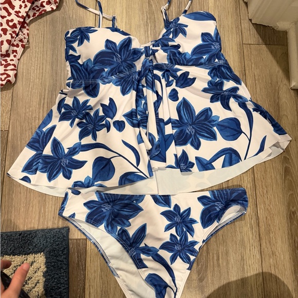 SHEIN Other - SHEIN White & Blue Floral Tankini Swim Set